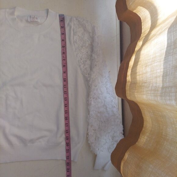 Fate White Sweatshirt With 3D Floral Applique Lace Sleeves Sz Small - Picture 7 of 9